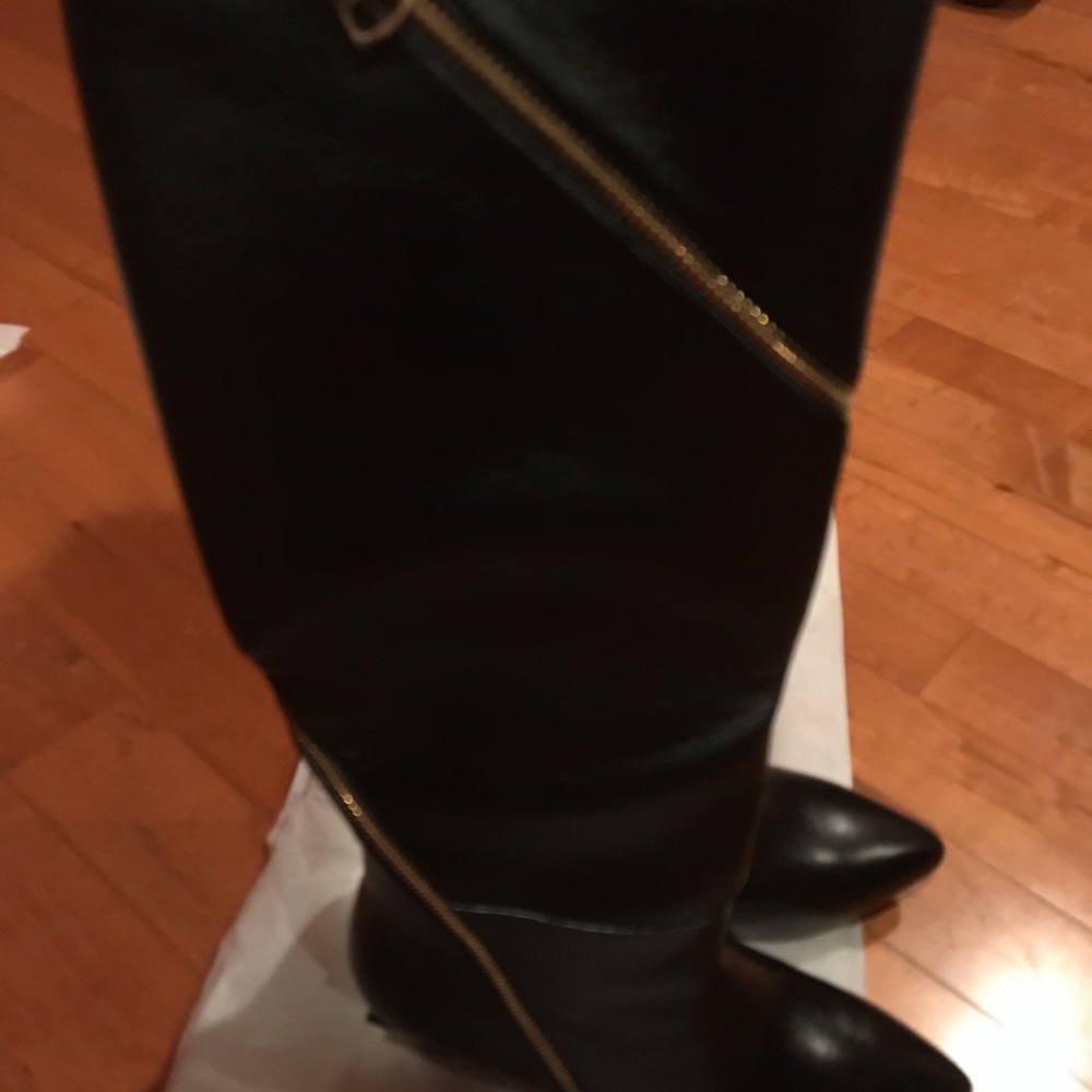 Boots - Picture 5 of 7